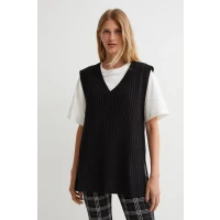 Ribbed Sweater Vest - Black