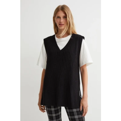 Ribbed Sweater Vest - Black