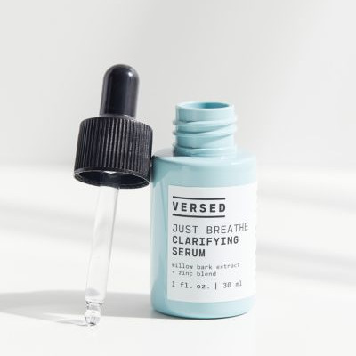 Versed Just Breathe Clarifying Serum - Assorted at Urban Outfitters
