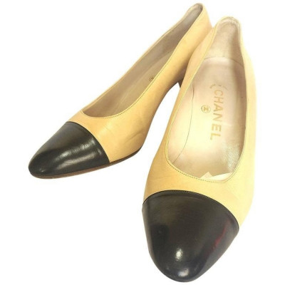 Vintage Chanel Beige And Black Leather Shoes, Classic Pumps. Eu 36, Us5.5. Small Size