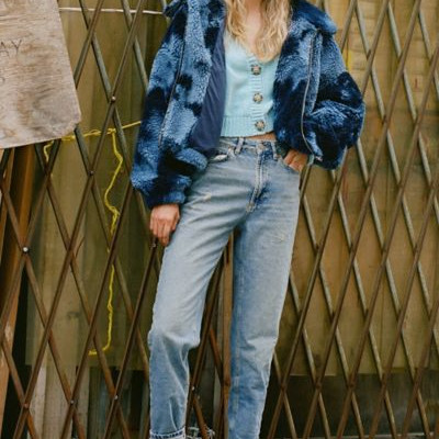 BDG High-Waisted Mom Jean - Light Wash - Blue 25 at Urban Outfitters