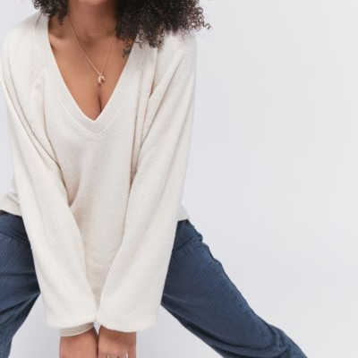 UO Lilith Cozy V-Neck Top