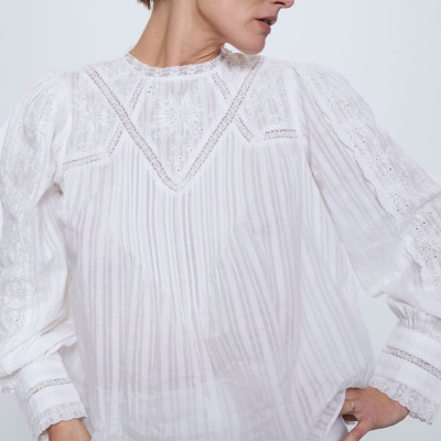 EMBROIDERED BLOUSE