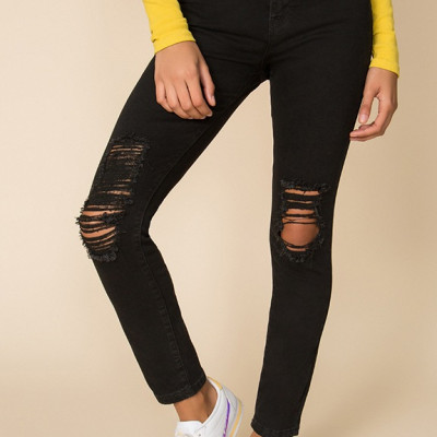 Suza Distressed Jeans