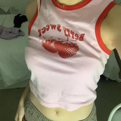 Sweet berry urban outfitters topðŸ“x - Depop