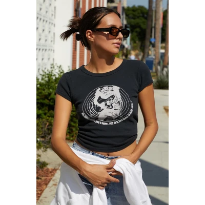 hypnotic graphic tee black