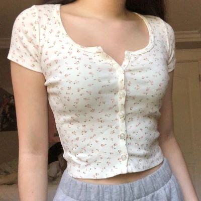 Brandy Melville light pink floral zelly