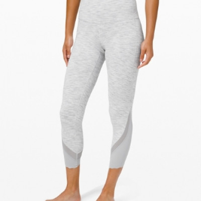 Wunder Under High-Rise Crop 23"
Scallop