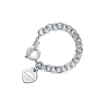 Return to Tiffanyâ„¢ Medium heart tag in sterling silver on a toggle bracelet 8