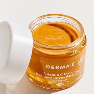 DERMA E Vitamin C Instant Radiance Citrus Facial Peel - Assorted at Urban Outfitters