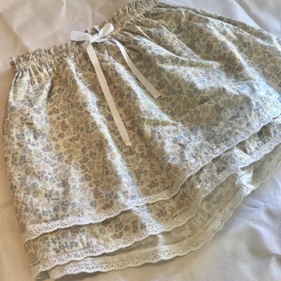 Kitteny Billi skirt in floral print
Sold out on... - Depop