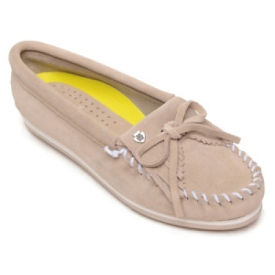 Minnetonka Kilty Plus Moccasin Womens Shoes